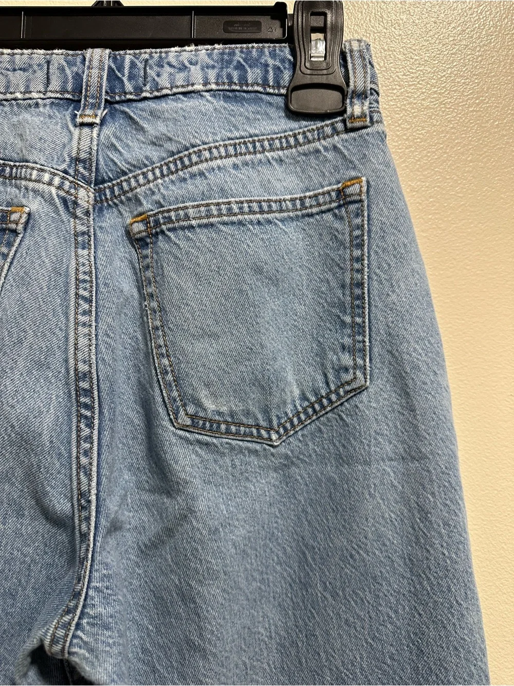 Abercrombie & Fitch Women’s Light Wash “The Loose” High Rise Curve Love Jeans